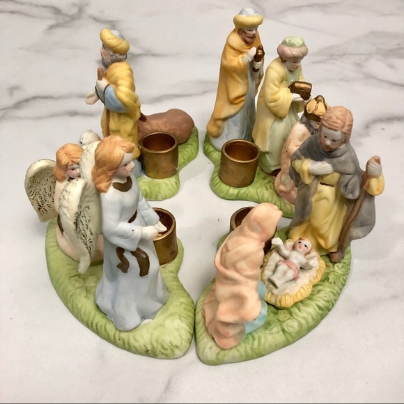 Nativity Ceramic Advent Wreath - Picture 2 of 12